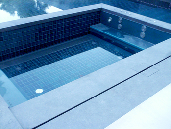 swimming-pool-with-glazed-lava-pyrolave-kopie.jpg
