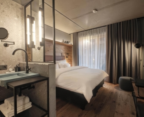 me all hotels 1 topaz upscale 4x